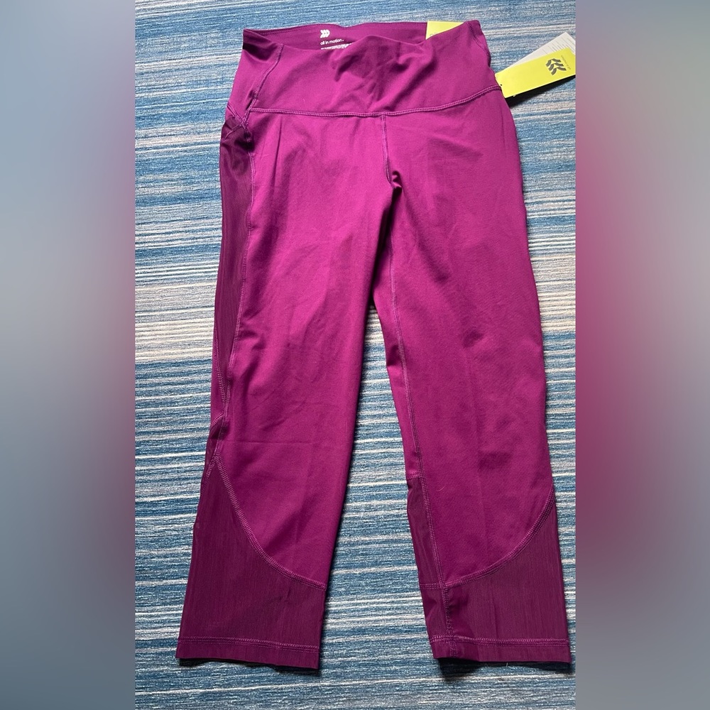 Women’s cropped workout pants
